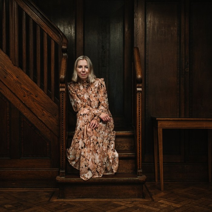 Single artwork: Joëtta – "Talk to Me"