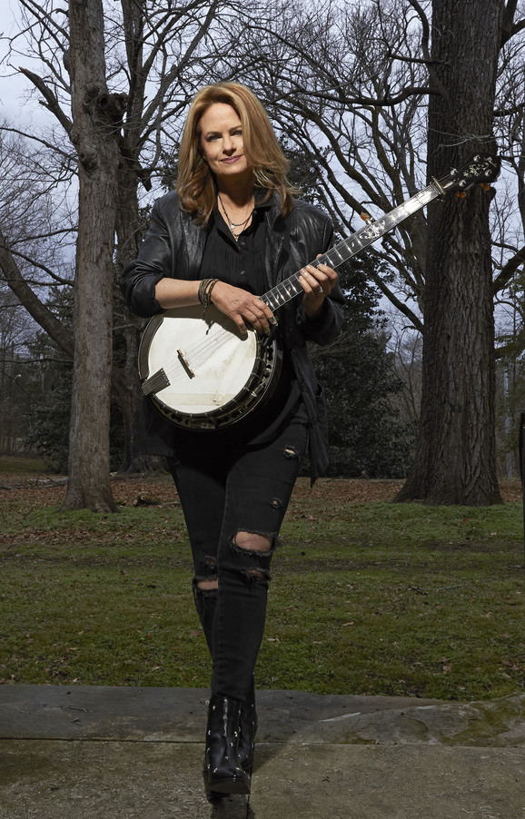 photo of Alison Brown holding a banjo